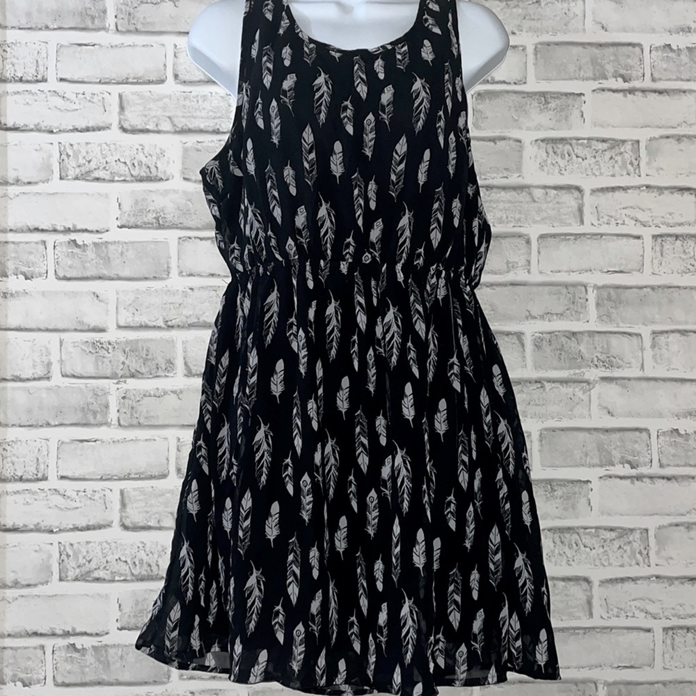H&M (Divided) Feather 🪶 Print Dress, Size 14
